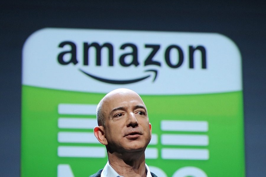 Ο Bezos υπερασπίζεται την Amazon, αλλά «τα πράγματα για τους εργαζομένους πρέπει να βελτιωθούν»
