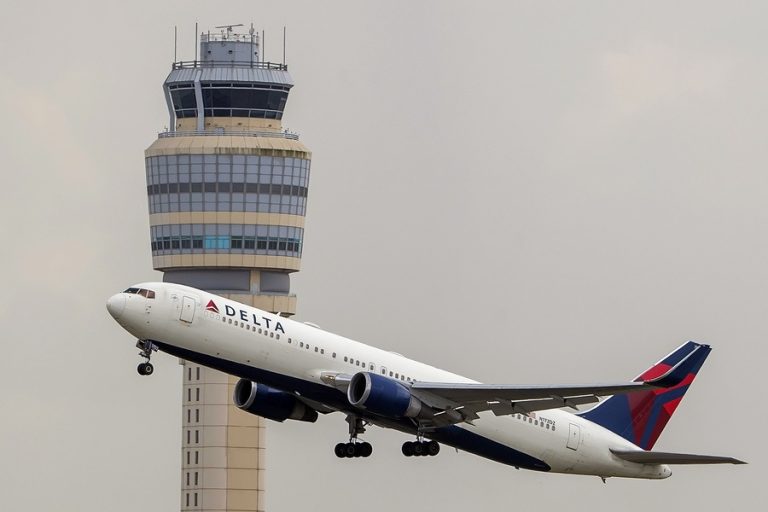 Αποζημιώσεις 6 δισ. δολ. από την Delta Air Lines για ακυρώσεις πτήσεων