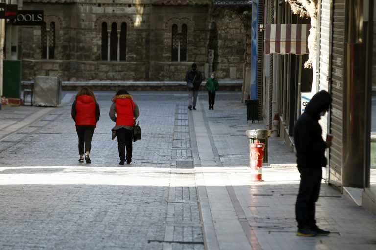 Χαλαρώνουν σταδιακά τα μέτρα του lockdown- Τα σενάρια για την κατάργηση του SMS