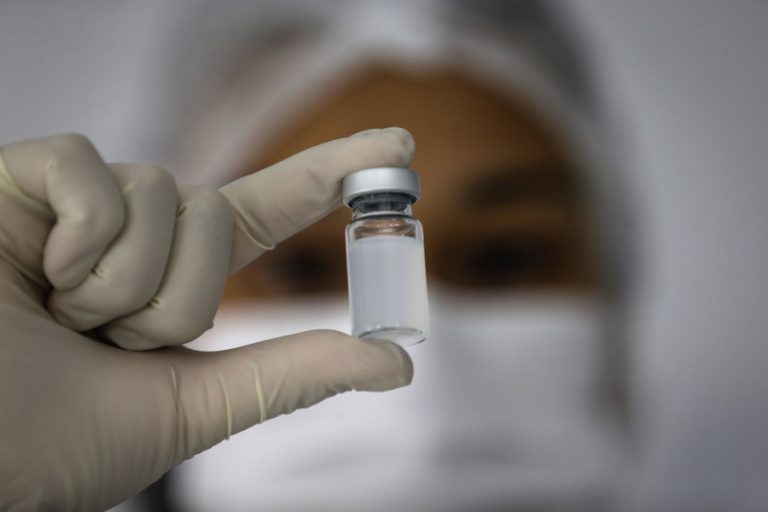 Ηγέτες πέντε χωρών ζητούν «εξηγήσεις» για την άνιση κατανομή εμβολίων