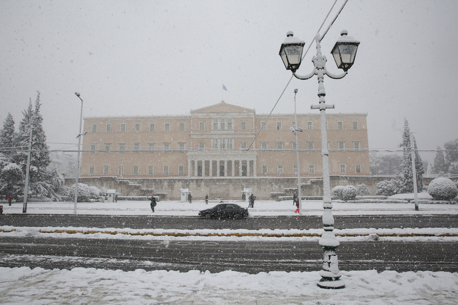 Καθυστερήσεις και αναστολές στις ταχυμεταφορές λόγω κακοκαιρίας