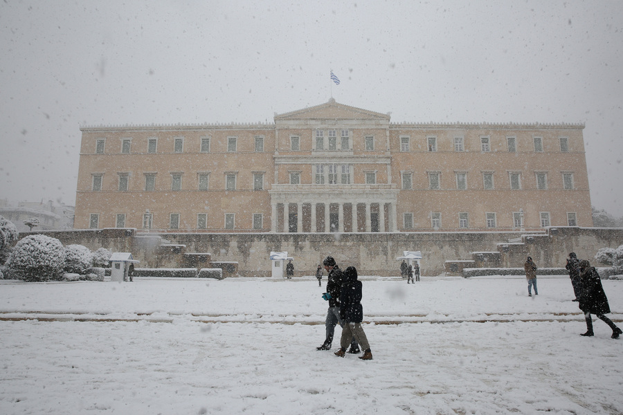 Απίστευτες εικόνες από το κέντρο της Αθήνας- Η πρωτεύουσα κάτω από το χιόνι