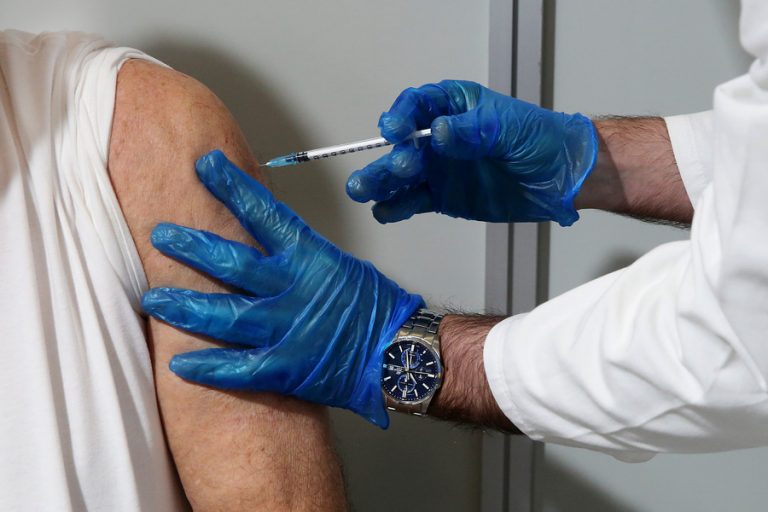 Αναβάλλονται οι εμβολιασμοί μέχρι τις 10:30 λόγω κακοκαιρίας