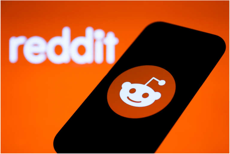 Οι μικρομέτοχοι της Reddit επιστρέφουν: Κέρδη 25 δισ. δολαρίων σε 24 ώρες για τον ιδιοκτήτη της εταιρείας Rocket