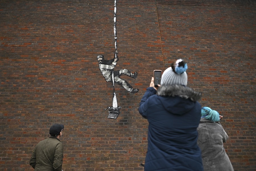 Η φυλακή του Όσκαρ Ουάιλντ μετατρέπεται σε… καμβά για τον Banksy