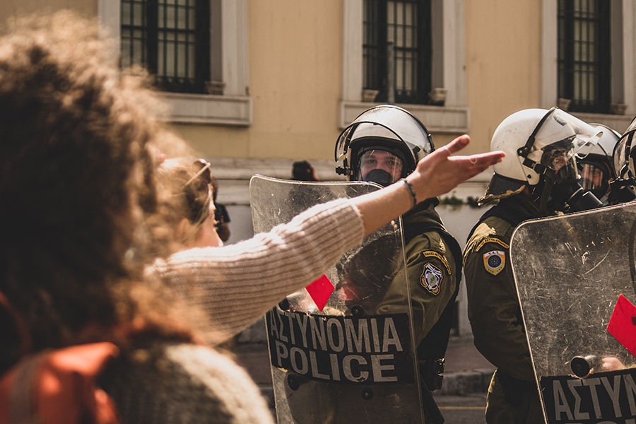 Κυβερνητικές προτάσεις για τον περιορισμό της αστυνομικής βίας