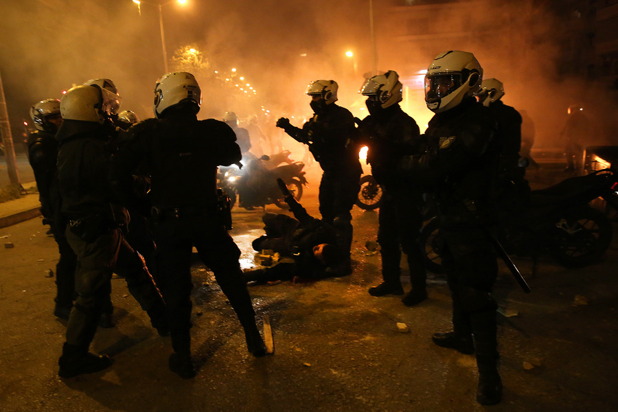 Πώς τα διεθνή ΜΜΕ σχολιάζουν τα χθεσινά γεγονότα στη Νέα Σμύρνη