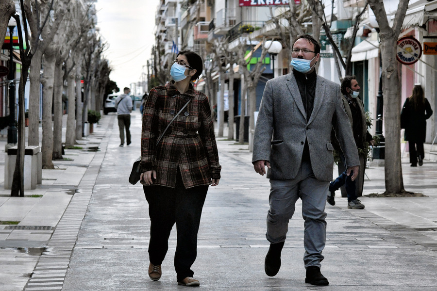 Νέες μεταλλάξεις κορωνοϊού δημιουργούνται στο κέντρο της Αθήνας- Τι υποστηρίζουν οι ειδικοί για τη χρήση μάσκας