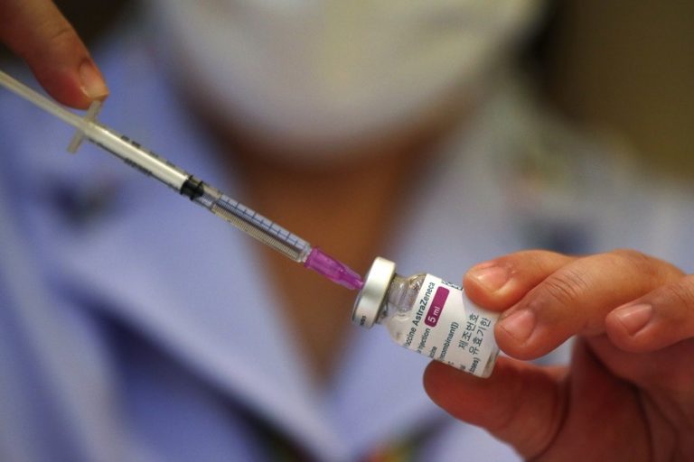 ΕΟΦ: Νέες οδηγίες για το AstraZeneca- Ποιοι δεν πρέπει να το κάνουν