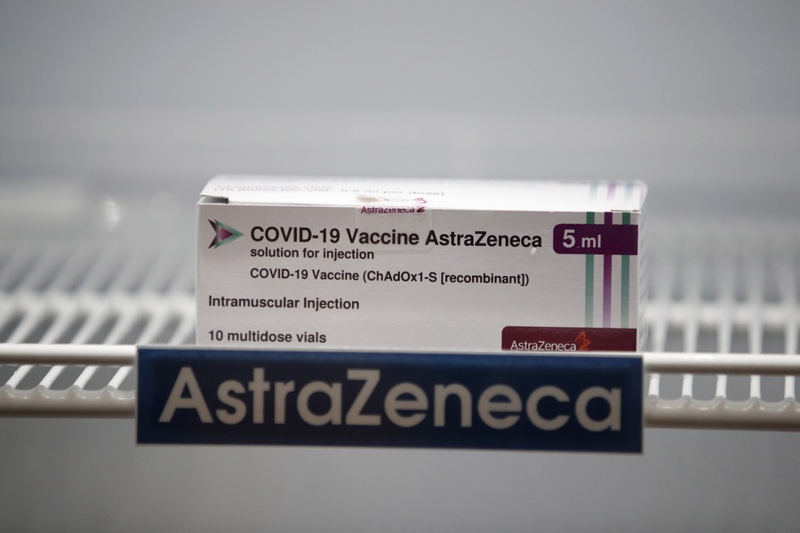 Ευρωπαϊκή στήριξη στο εμβόλιο της AstraZeneca: «Τα οφέλη υπερτερούν οποιουδήποτε κινδύνου»