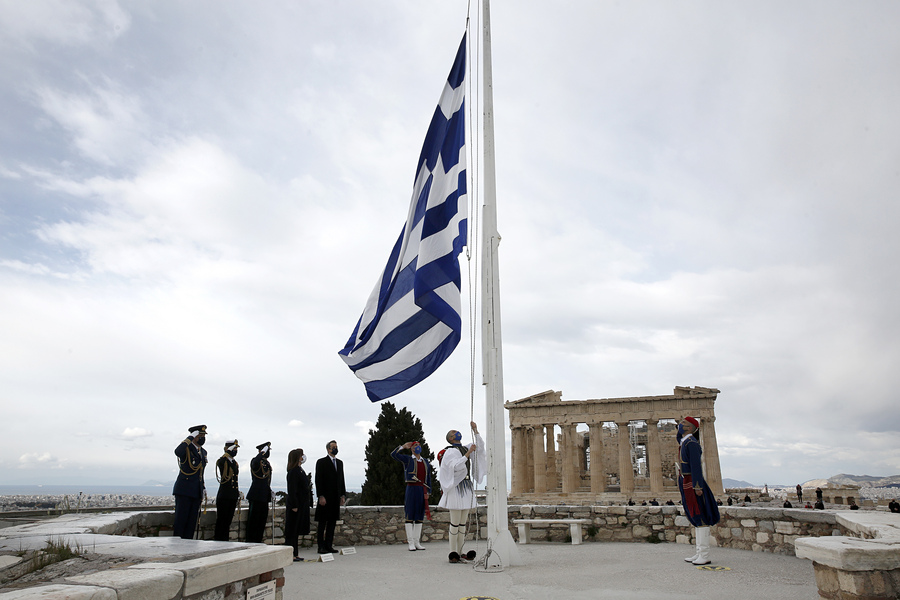 Οι συμβολικές παρουσίες στη φετινή δεξίωση για την αποκατάσταση της Δημοκρατίας