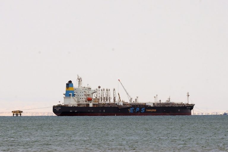 Διώρυγα του Σουέζ: Σήμερα περνούν τα τελευταία πλοία που είχαν εγκλωβιστεί