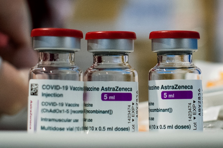 Financial Times: Στροφή της Ευρώπης στις ΗΠΑ για εκατ. δόσεις του εμβολίου της AstraZeneca