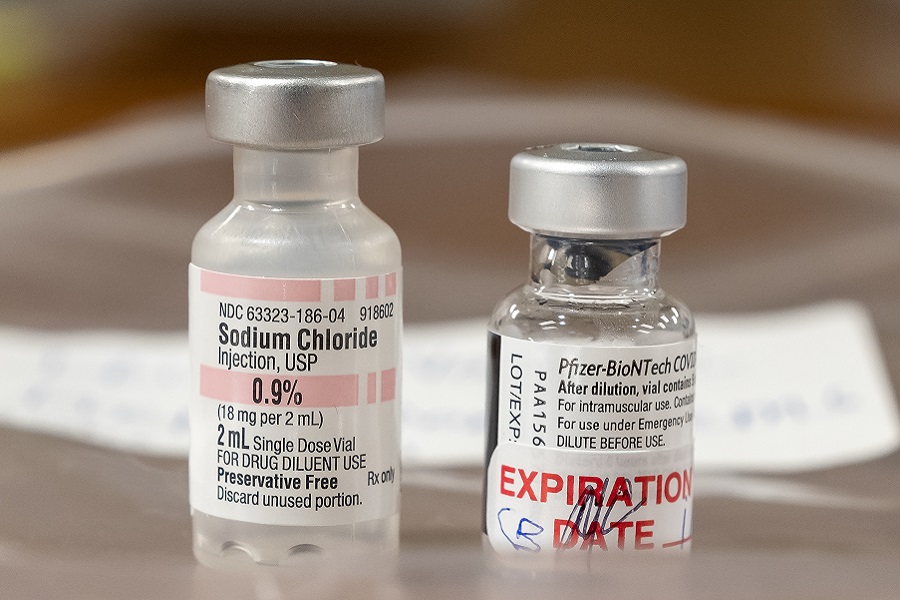 Το πρώτο άδειο φιαλίδιο εμβολιασμού Pfizer/BioNTech μπαίνει σε μουσείο