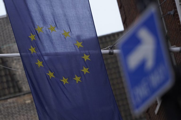Brexit: Η Βρετανία προειδοποιεί την ΕΕ για τις τελωνειακές ρυθμίσεις στη Βόρεια Ιρλανδία