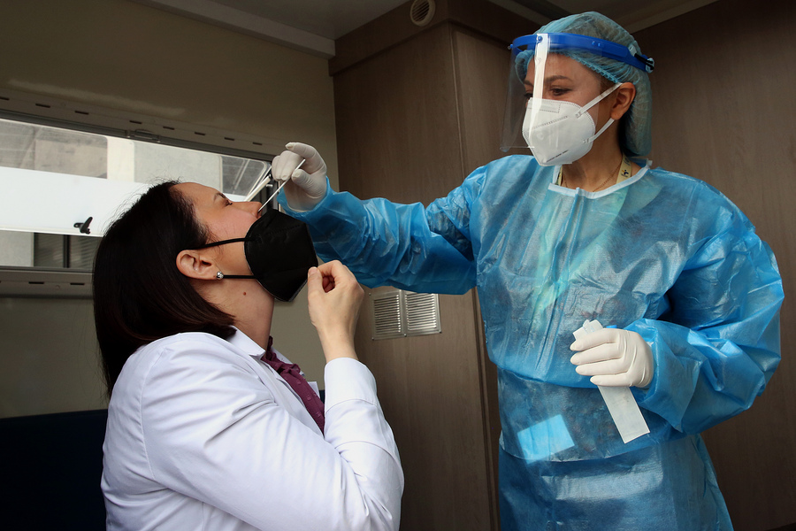 Πρωτοφανές αλαλούμ στην Ιταλία: Θετικοί στον ιό έκαναν τεστ, αλλά δήλωναν το ΑΜΚΑ αντιεμβολιαστών για να πάρουν «πράσινο πάσο εμβολιασμένου»