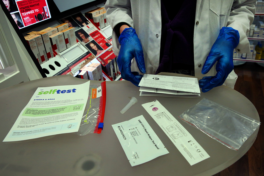 Διαθέσιμες στα φαρμακεία 700.000 συσκευασίες self test