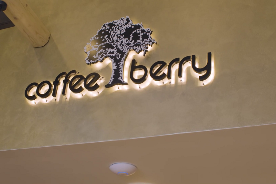 Η Coffee Berry λανσάρει νέα καμπάνια για την καταναλωτική εμπειρία στα καταστήματά της