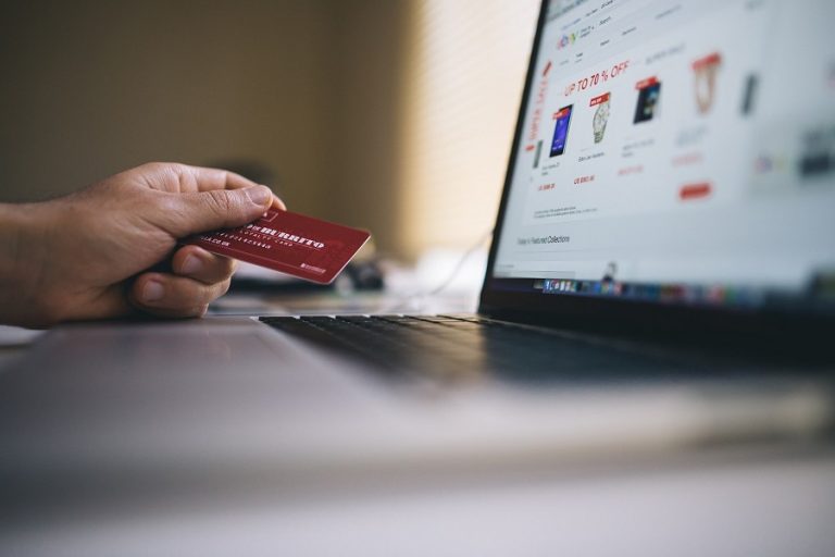 Κουλτούρα άτοκων δόσεων χωρίς πιστωτική στο online retail