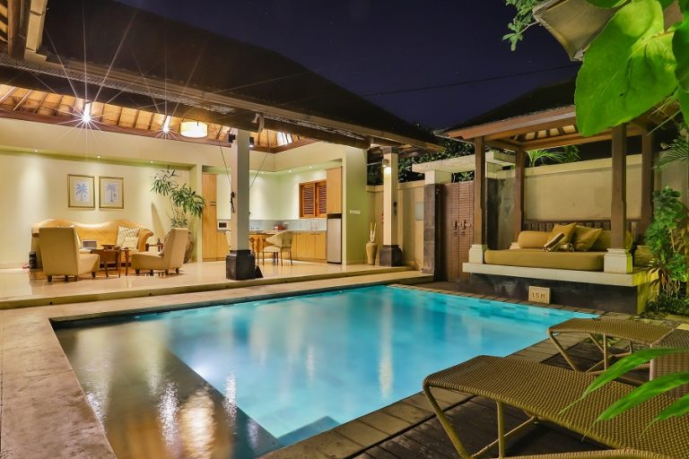 Έκρηξη κρατήσεων Airbnb σε βίλες και μονοκατοικίες στη ΝΑ Αττική