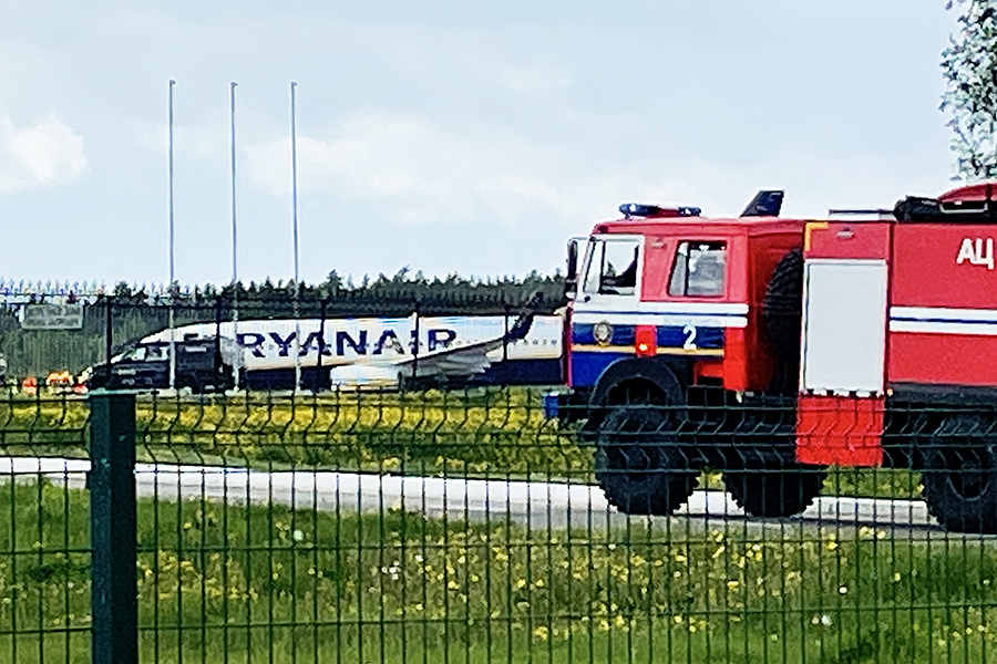 «Έχετε βόμβα στο αεροπλάνο»: Οι δραματικές συνομιλίες στην πτήση της Ryanair που προσγειώθηκε στη Λευκορωσία