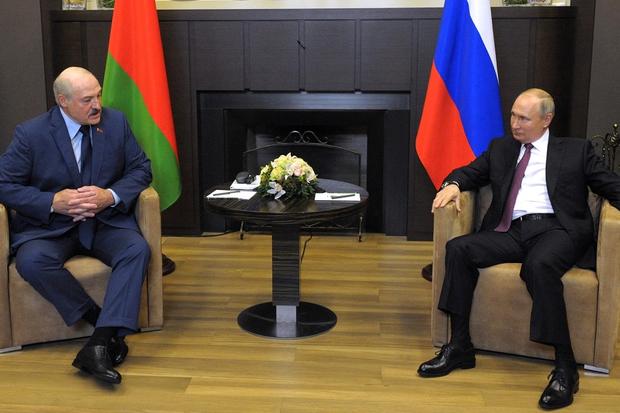 Συνεχίζονται για δεύτερη ημέρα οι συνομιλίες Πούτιν-Λουκασένκο
