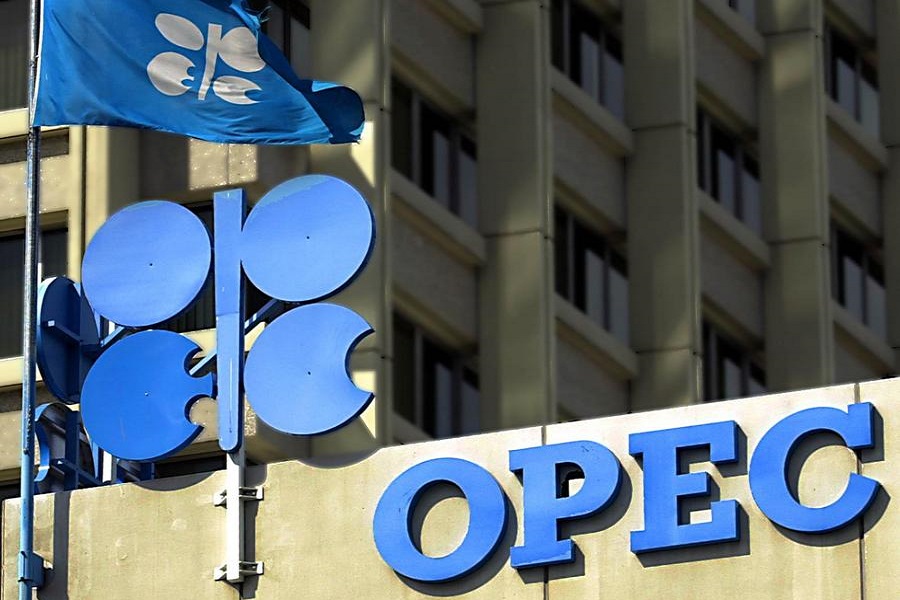 Ενεργειακός πόλεμος: Ο OPEC+ περικόπτει την παραγωγή πετρελαίου έως 2 εκατ. βαρέλια