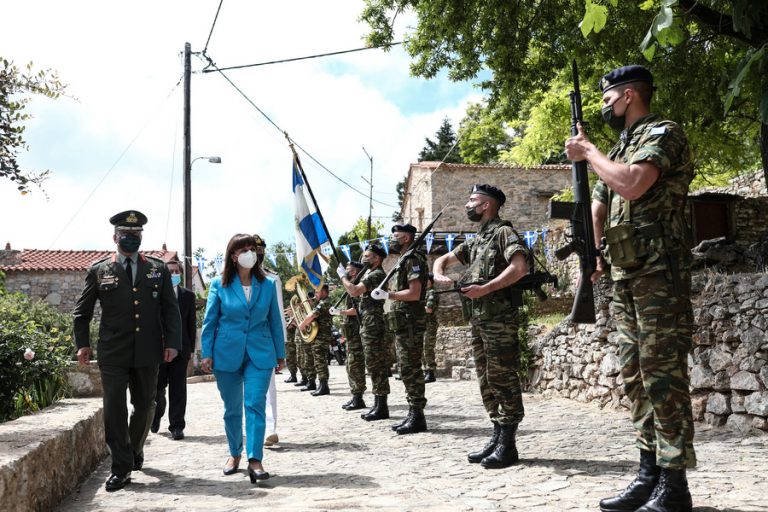 Η Κατερίνα Σακελλαροπούλου τίμησε τη μνήμη των χιλιάδων νεκρών της Σφαγής της Χίου