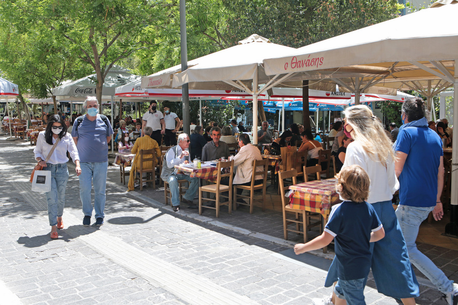 Τι αλλάζει από σήμερα για τους εμβολιασμένους και για τις «κόκκινες» περιοχές