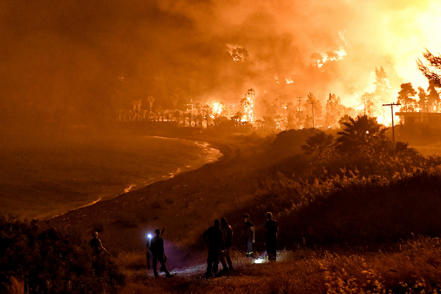 Πυρκαγιά στο Σχίνο Κορινθίας: 21 χρόνια είχε να ξεσπάσει φωτιά τέτοιου μεγέθους μήνα Μάιο