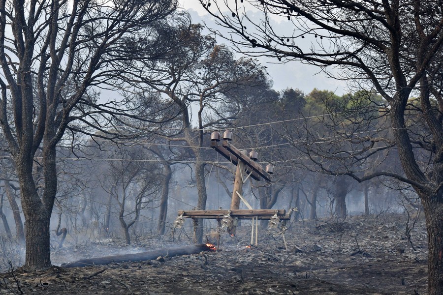 Βελτιωμένη η εικόνα της πυρκαγιάς στη Δροσιά Αχαΐας