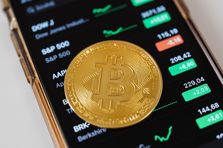 Βουτιά 7% για το Bitcoin- Απώλειες πάνω από 9% για Ether και XRP