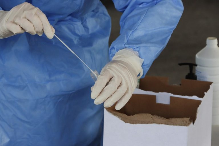 Κυρίαρχη η βρετανική μετάλλαξη στα νέα κρούσματα κορωνοϊού σε όλη τη χώρα
