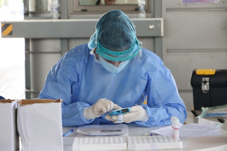 Κορωνοϊός: 2.093 νέα κρούσματα, 96 θάνατοι και 765 διασωληνωμένοι