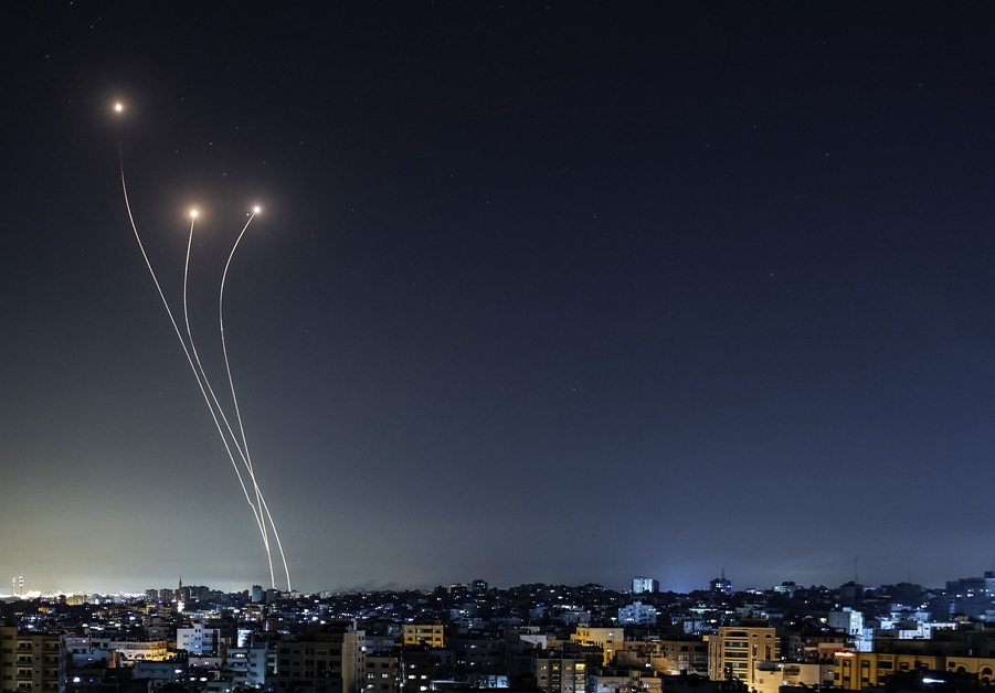 Iron Dome: Πώς λειτουργεί και πόσο κοστίζει το αντιπυραυλικό «τείχος» του Ισραήλ