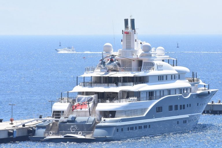 Οι διάσημοι που έριξαν την άγκυρα των σούπερ γιοτ τους στα ελληνικά νησιά