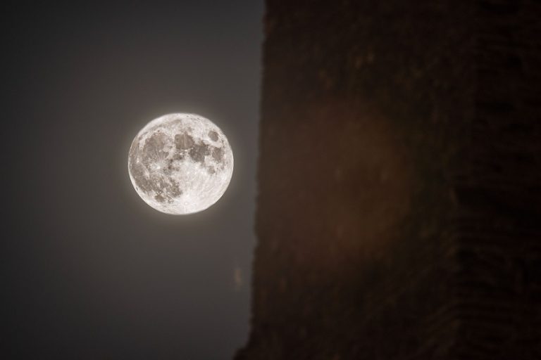 H NASA στοχεύει να ερευνήσει την αθέατη πλευρά της Σελήνης