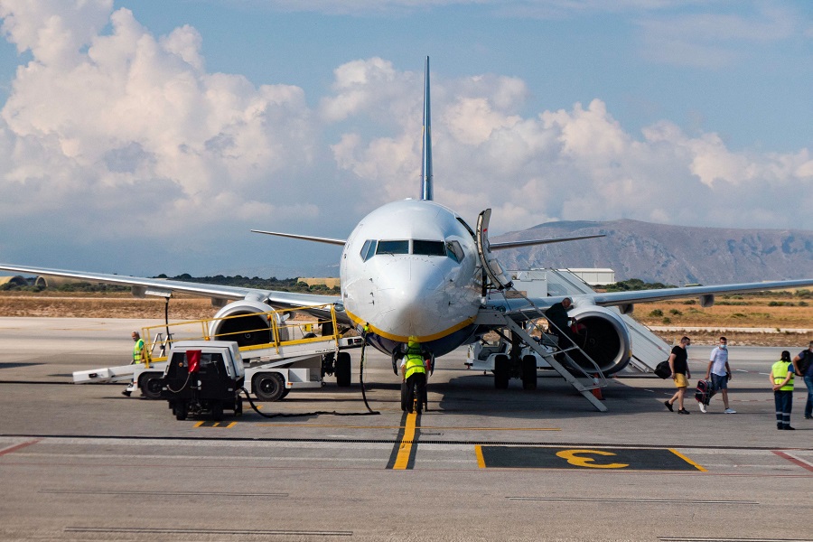 Ακυρώσεις πτήσεων την τελευταία στιγμή φέρνει η Όμικρον