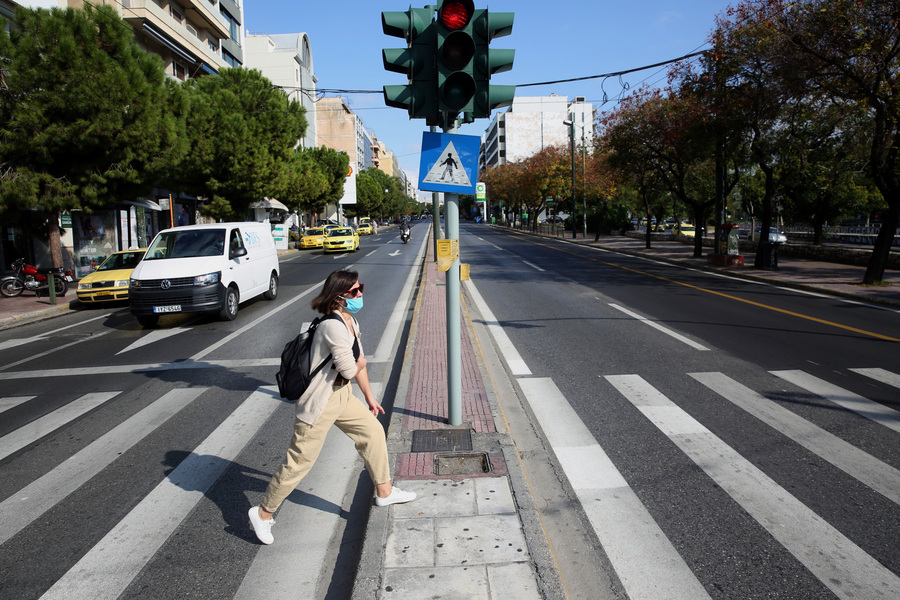 Στο τραπέζι ξανά όλα τα μέτρα για τον περιορισμό της πανδημίας- Τι εξετάζεται για μάσκες και εστίαση