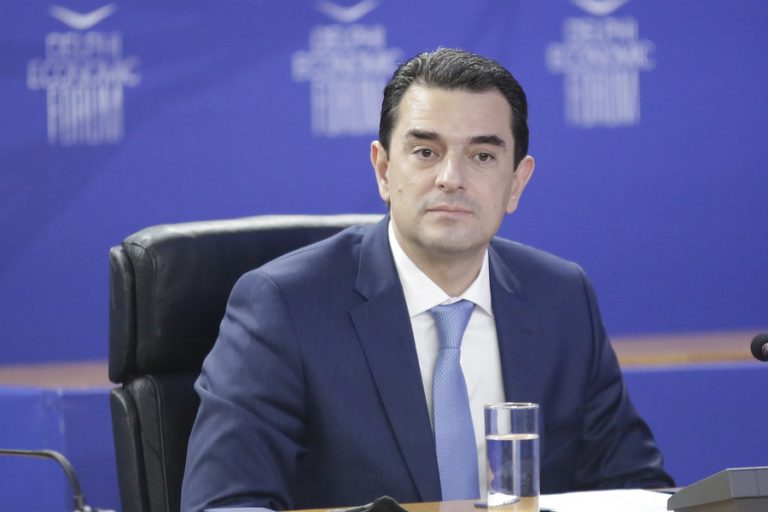 Σκρέκας: Επενδύσεις 44 δισ. ευρώ ως το 2030 για την ενεργειακή μετάβαση της Ελλάδας