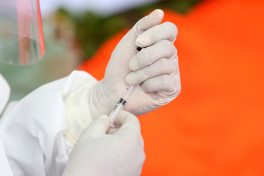 Παράδειγμα προς μίμηση η Ιρλανδία: Το 90% των ενηλίκων έχει εμβολιαστεί πλήρως κατά του κορωνοϊού
