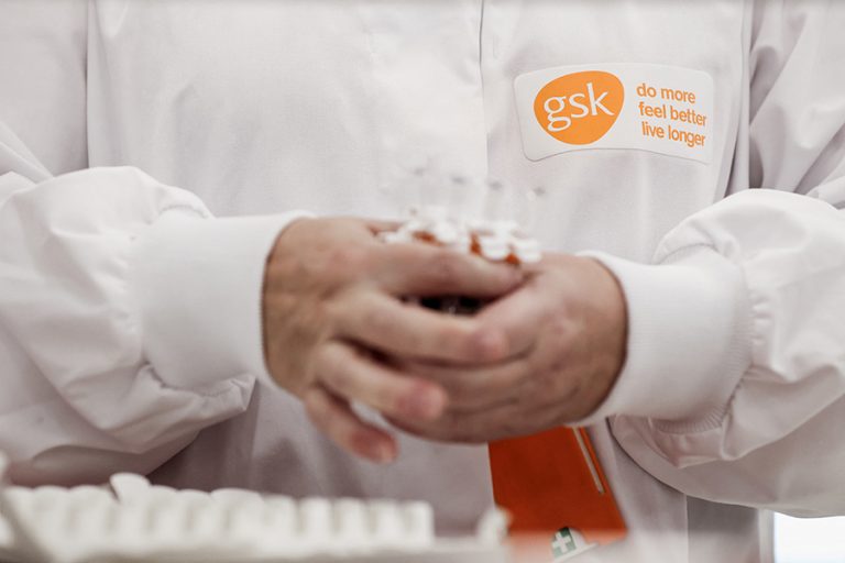 Ποια είναι η νέα θεραπεία της GlaxoSmithKline για τον κορωνοϊό που μόλις απέκτησε η Ευρωπαϊκή Ένωση