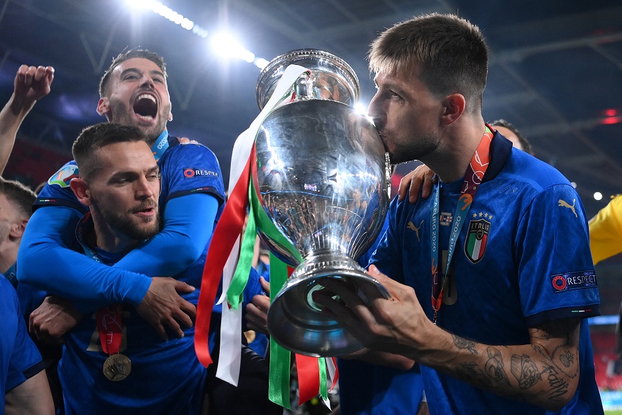 Ολονύχτιοι πανηγυρισμοί στην Ιταλία μετά την κατάκτηση του Euro 2020