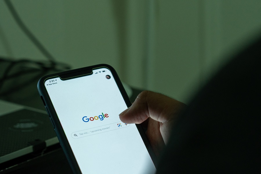 Η Google ετοιμάζει «έξυπνα» γυαλιά που θα μεταφράζουν με υπότιτλους σε πραγματικό χρόνο