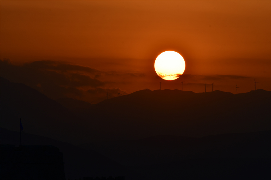 meteo.gr: Αυξάνεται σταδιακά η ηλιακή ακτινοβολία που φτάνει στο έδαφος