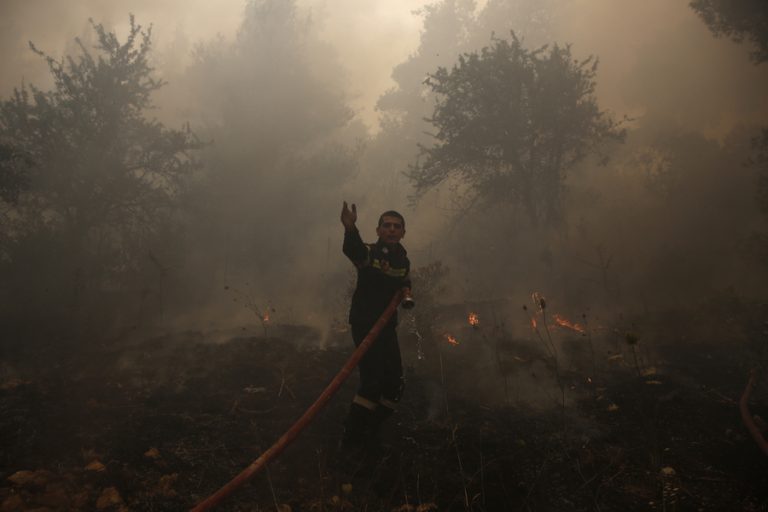 Σπάρτη: Παραμένει σε εξέλιξη η φωτιά στον δήμο Ανατολικής Μάνης
