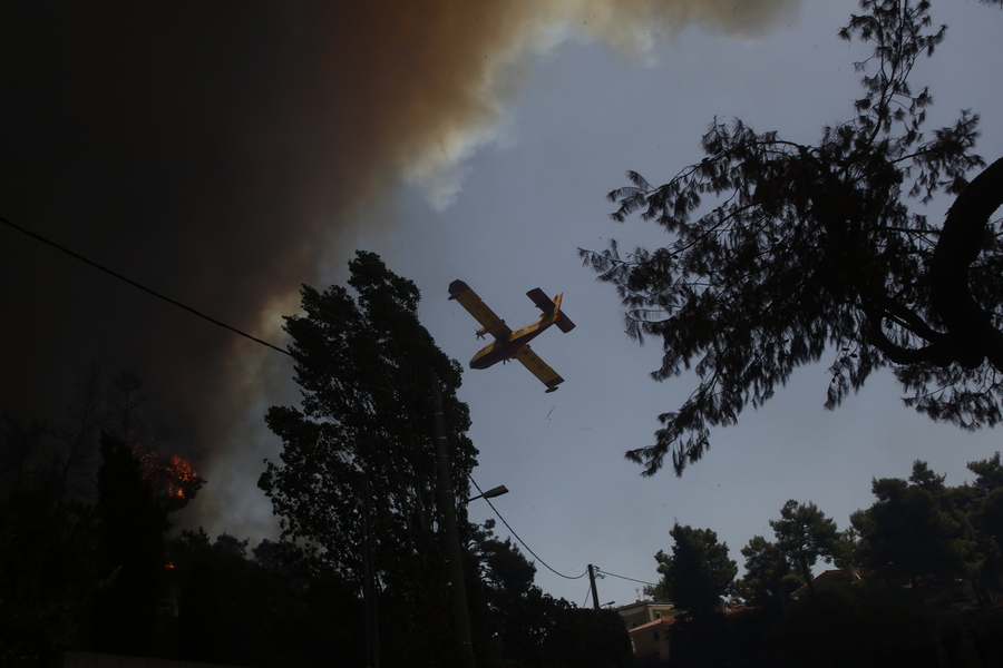 Πυροσβεστική: Καλύτερη η εικόνα που παρουσιάζει η φωτιά στην περιοχή Ζήρια 