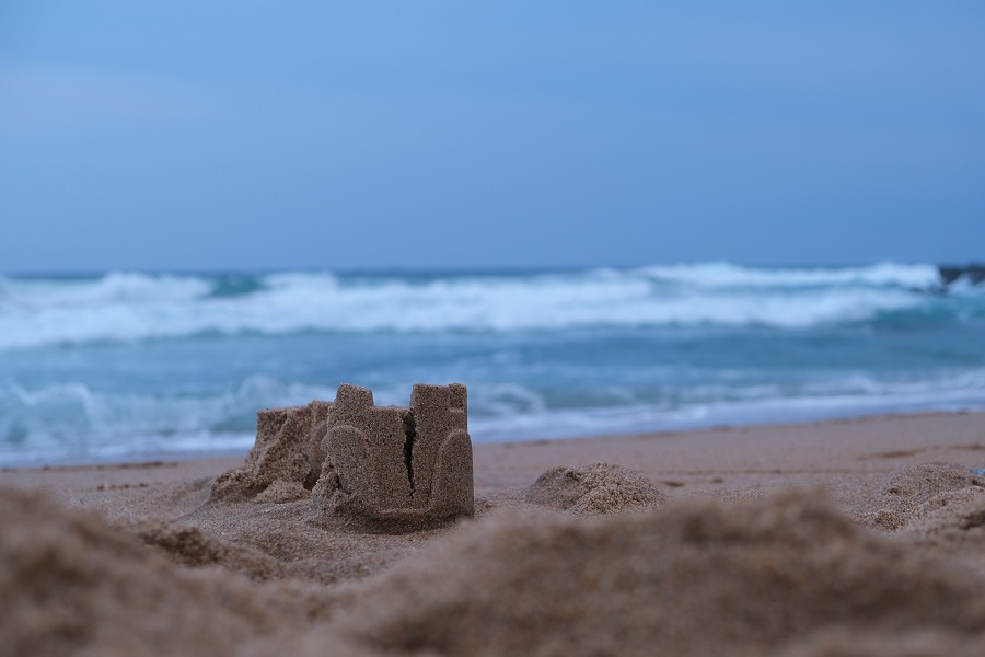 Ομάδα καλλιτεχνών δημιούργησε το ψηλότερο κάστρο από άμμο στη Δανία