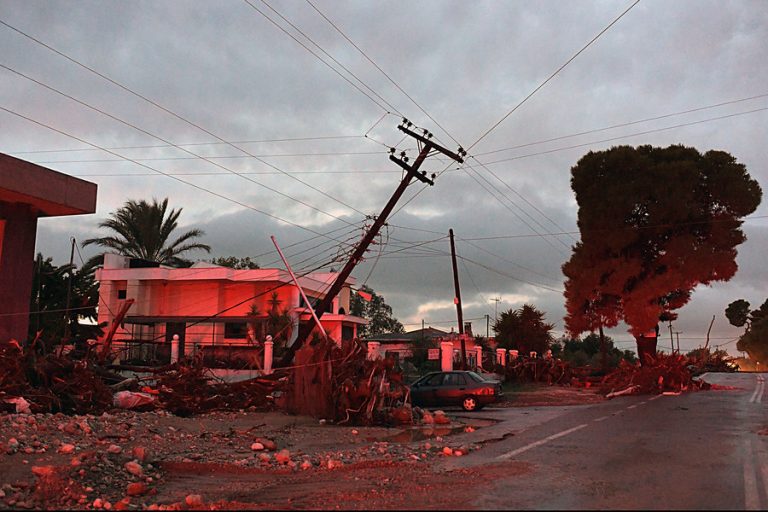 ΓΕΝΟΠ-ΔΕΗ: Τουλάχιστον 1.000 στύλοι καταστράφηκαν στην Αττική- Δεν υπάρχουν προγραμματισμένες διακοπές ρεύματος