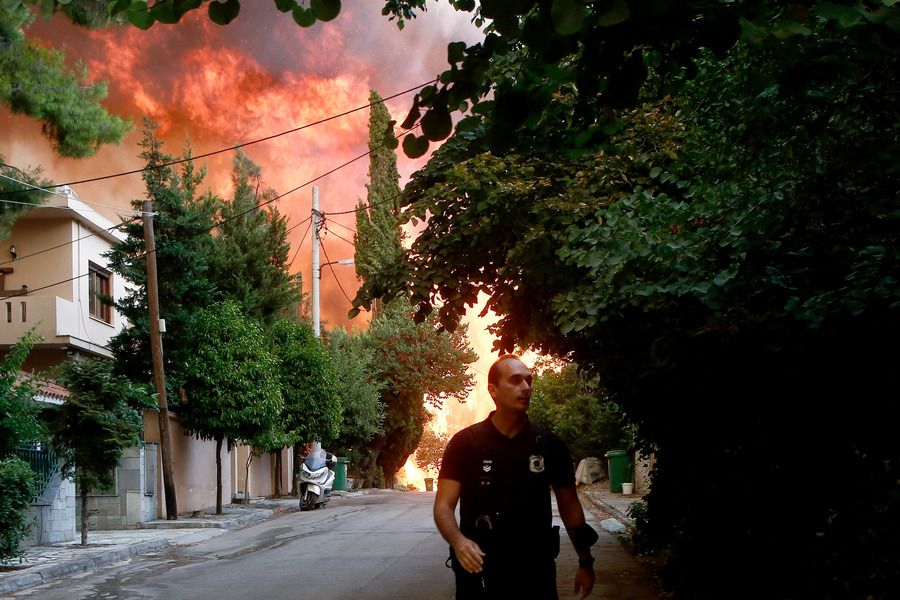 Το μέγεθος της καταστροφής στη Βαρυμπόμπη μέσα από συγκλονιστικές εικόνες